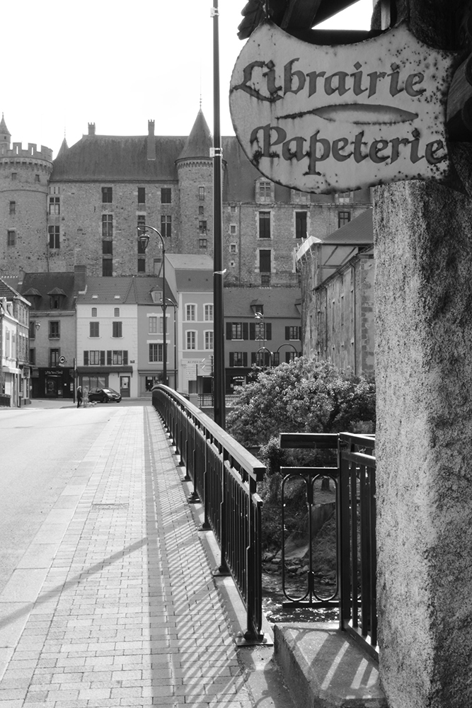 pied chateau noir et blanc site